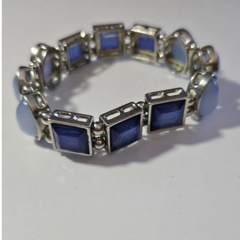 Small silver tone blue stretch bracelet 6.5"